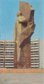 Lenindenkmal aus rotem Granit am Leninplatz (heute Platz der Vereinten Nationen), in: in: Meyers Neues Lexikon, Bd. 2, 2., vllig neu erarb. Aufl. in 18 Bnden, Leipzig 1972, S. 221, sv. ''Berlin''.