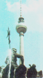 Neptunbrunnen und Fernsehturm am Alexanderplatz, in: Meyers Neues Lexikon, Bd. 2, 2., vllig neu erarb. Aufl. in 18 Bnden, Leipzig 1972, S. 223, sv. ''Berlin''.