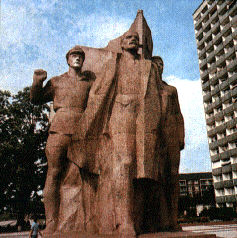 Lenindenkmal in der Prager Strae, in: Bhle, Karl-Heinz, Dresden in Farbe, VEB F.A. Brockhaus Verlag Leipzig, o. J., S. 6.