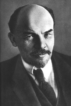 Wladimir Iljitsch Uljanow (erst um 1901 nahm er den Decknamen Lenin an) ...
