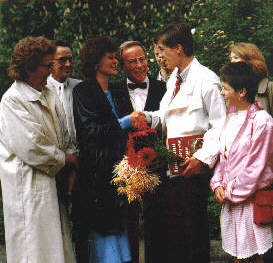 Meine Jugendweihe. Teilnehmerheft 1989/ 90, hg. v. Zentralen Ausschu fr Jugendweihe in der DDR, Berlin 1988, Titelbild.